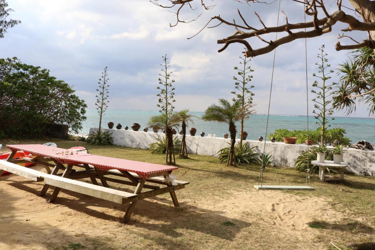 海まで徒歩1分 沖縄でも珍しい絶景ホテル 贅沢プライベートビーチ付き ビーチルーム Onna Bagian luar foto