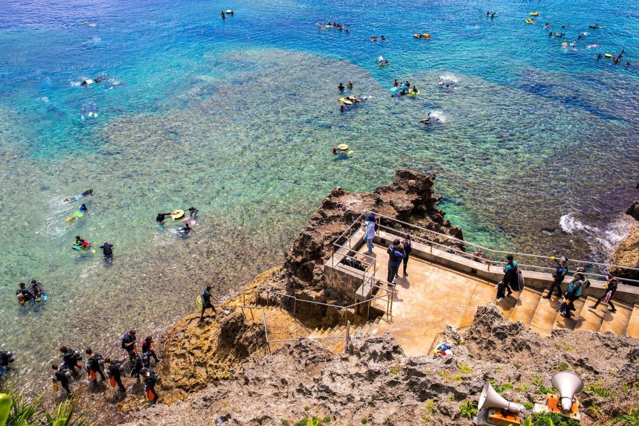 海まで徒歩1分 沖縄でも珍しい絶景ホテル 贅沢プライベートビーチ付き ビーチルーム Onna Bagian luar foto