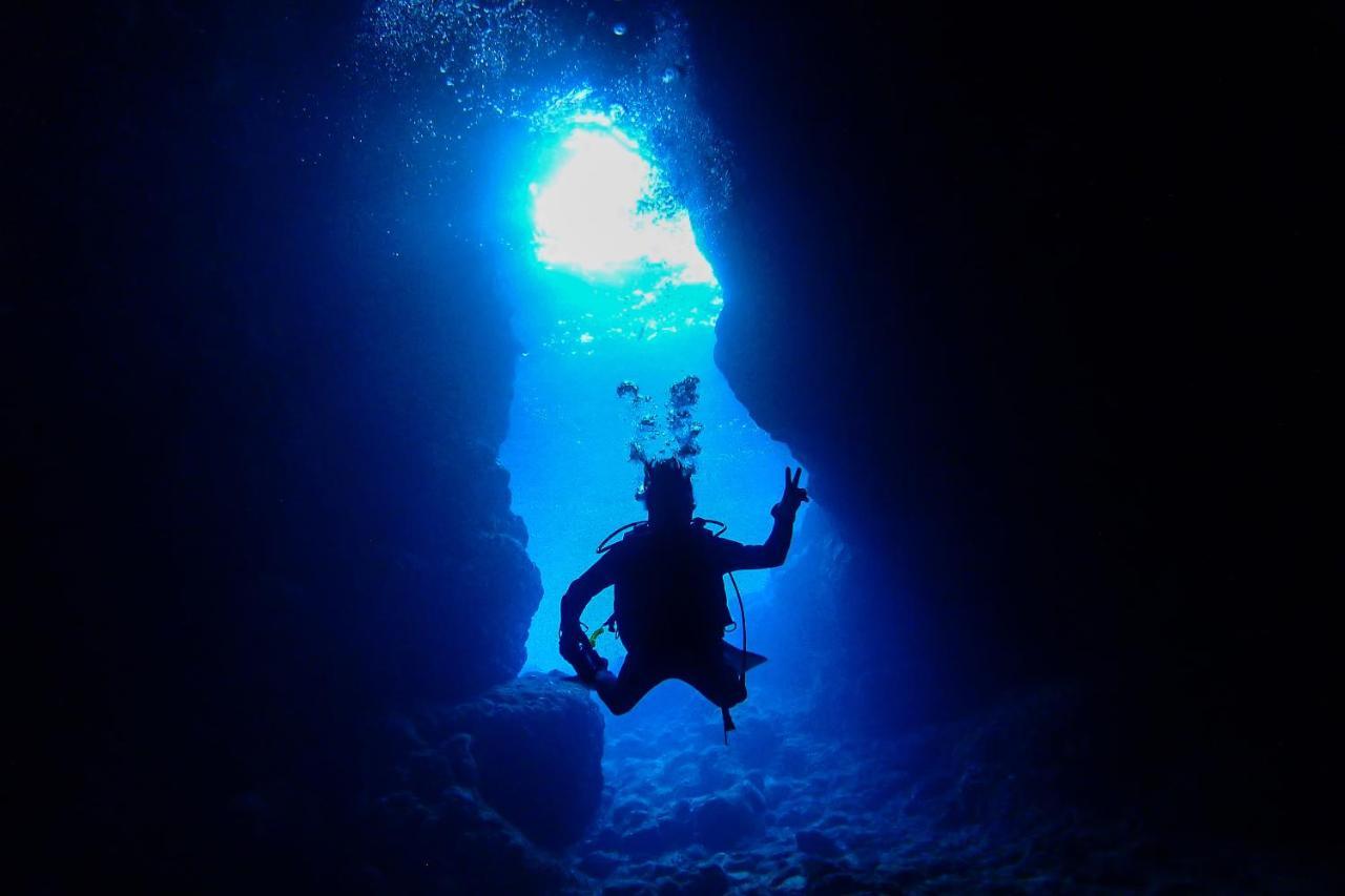 海まで徒歩1分 沖縄でも珍しい絶景ホテル 贅沢プライベートビーチ付き ビーチルーム Onna Bagian luar foto